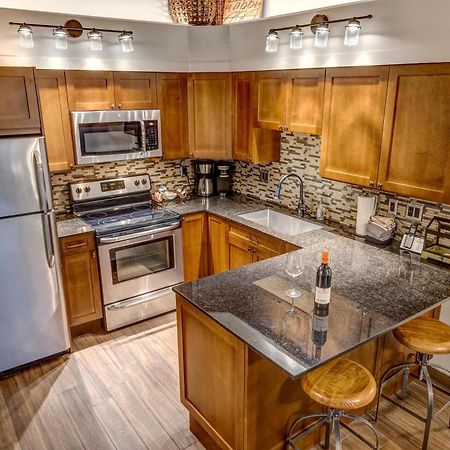 Greystone Lodge 412 Renovated 휘슬러 외부 사진