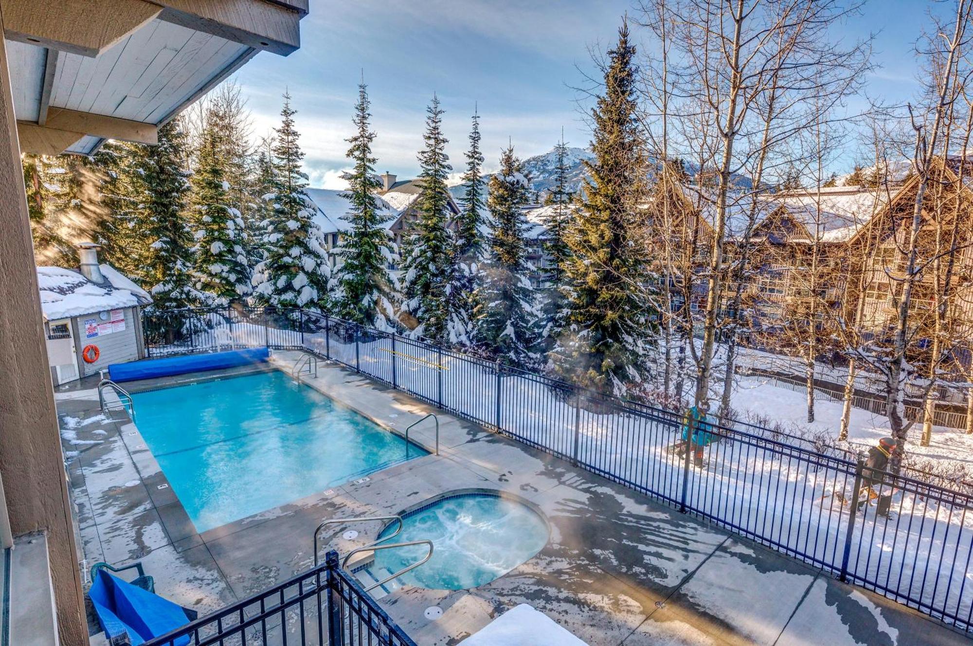 Greystone Lodge 412 Renovated 휘슬러 외부 사진