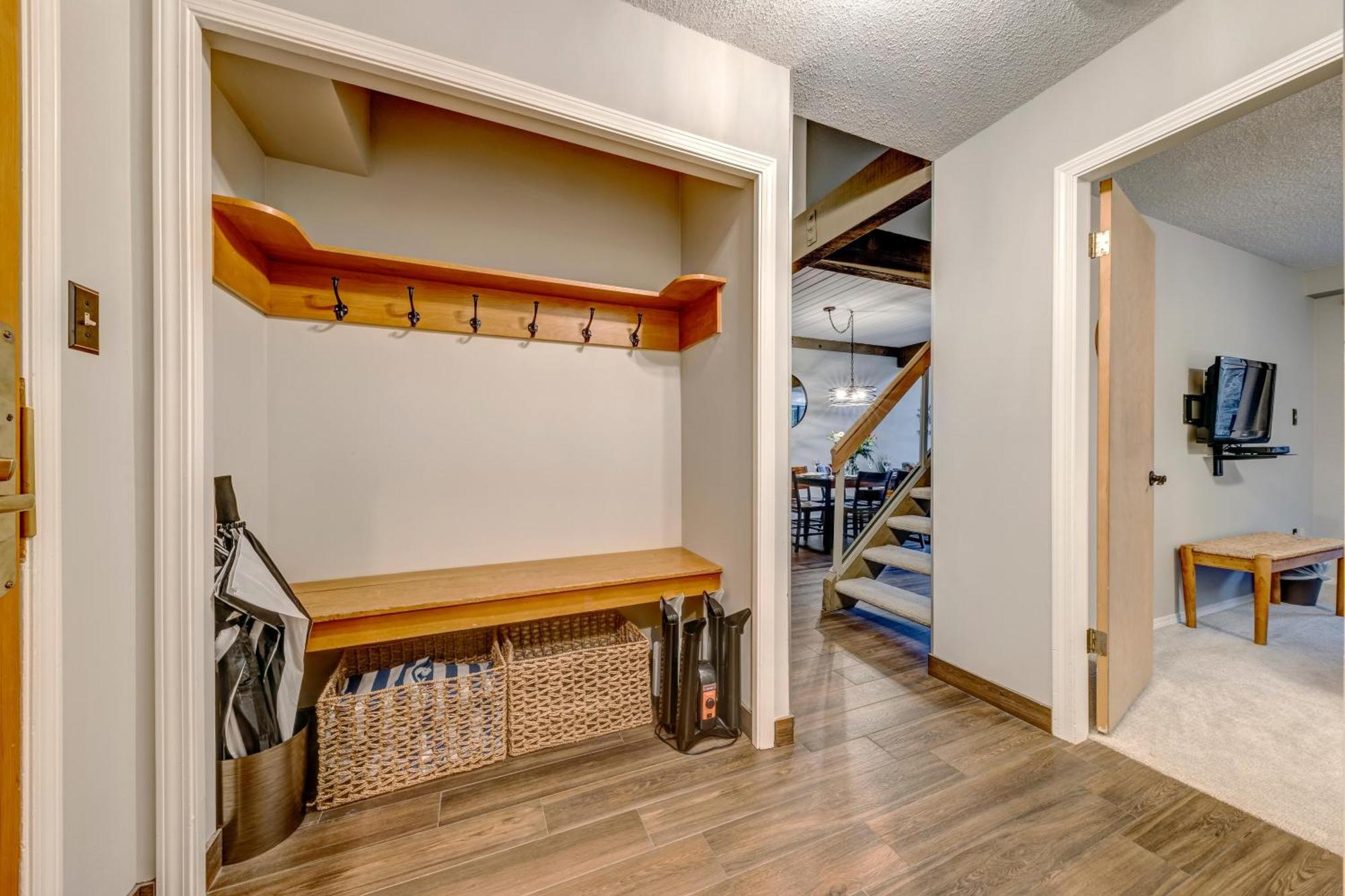 Greystone Lodge 412 Renovated 휘슬러 외부 사진