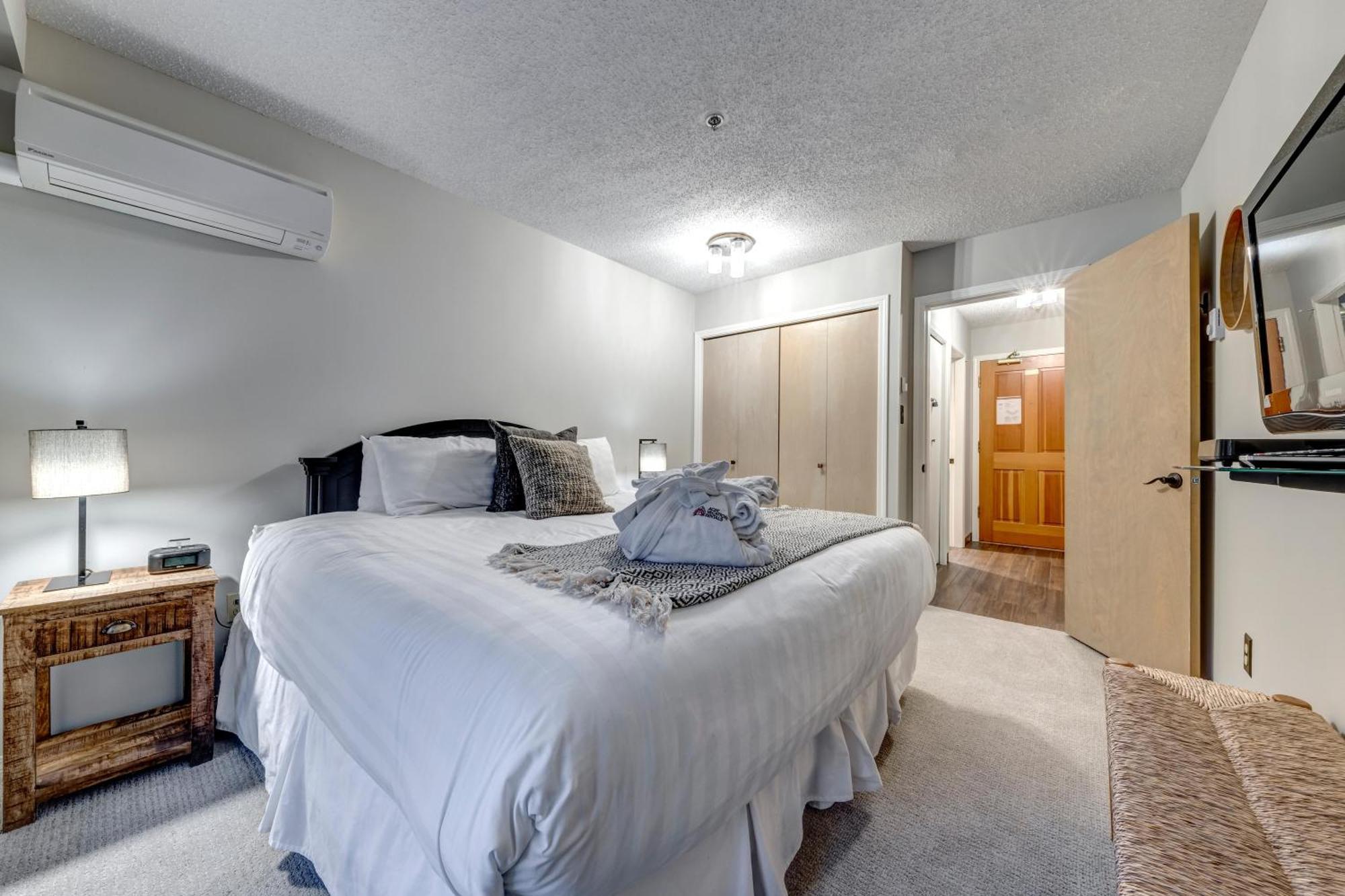 Greystone Lodge 412 Renovated 휘슬러 외부 사진