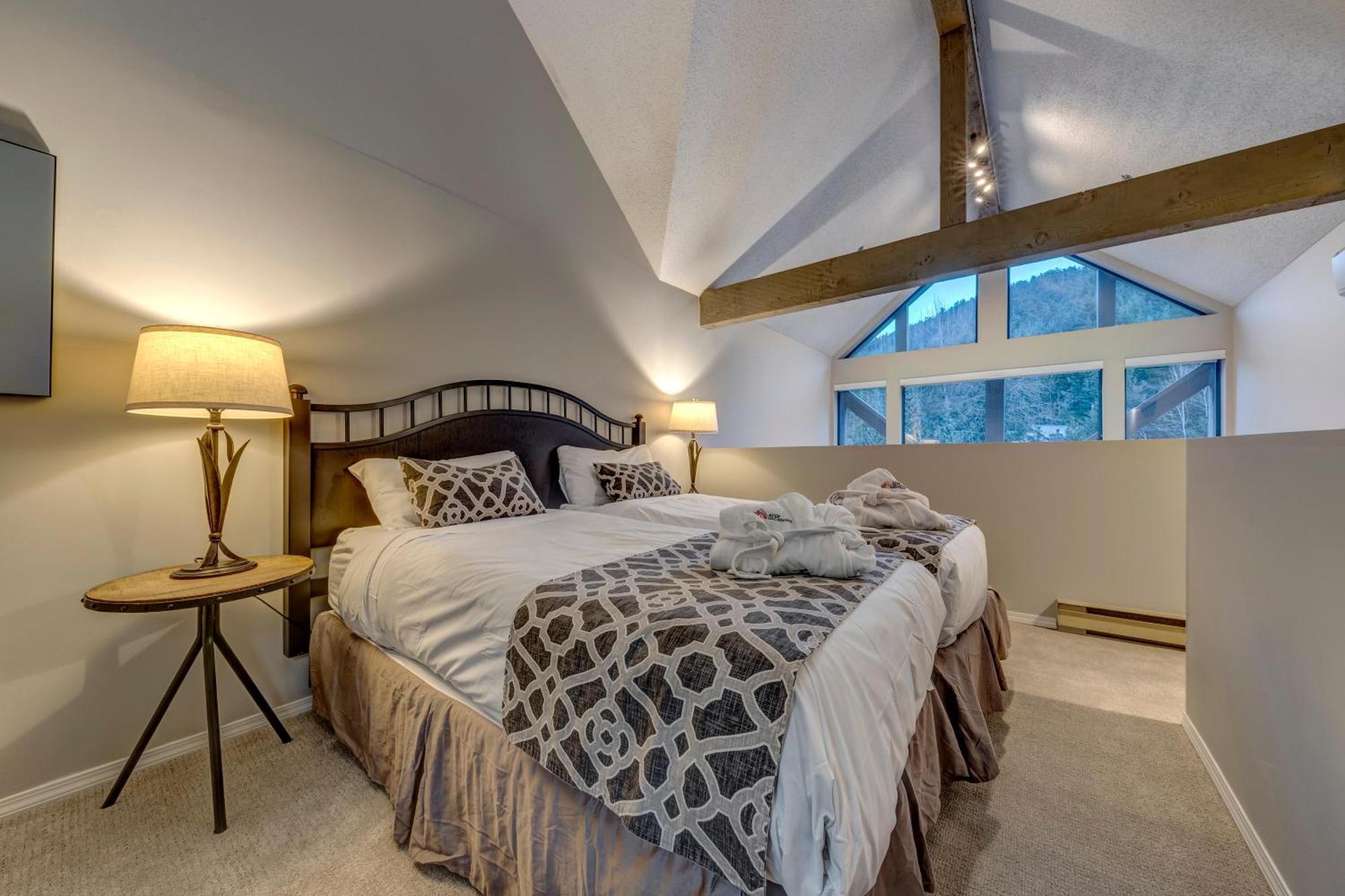 Greystone Lodge 412 Renovated 휘슬러 외부 사진