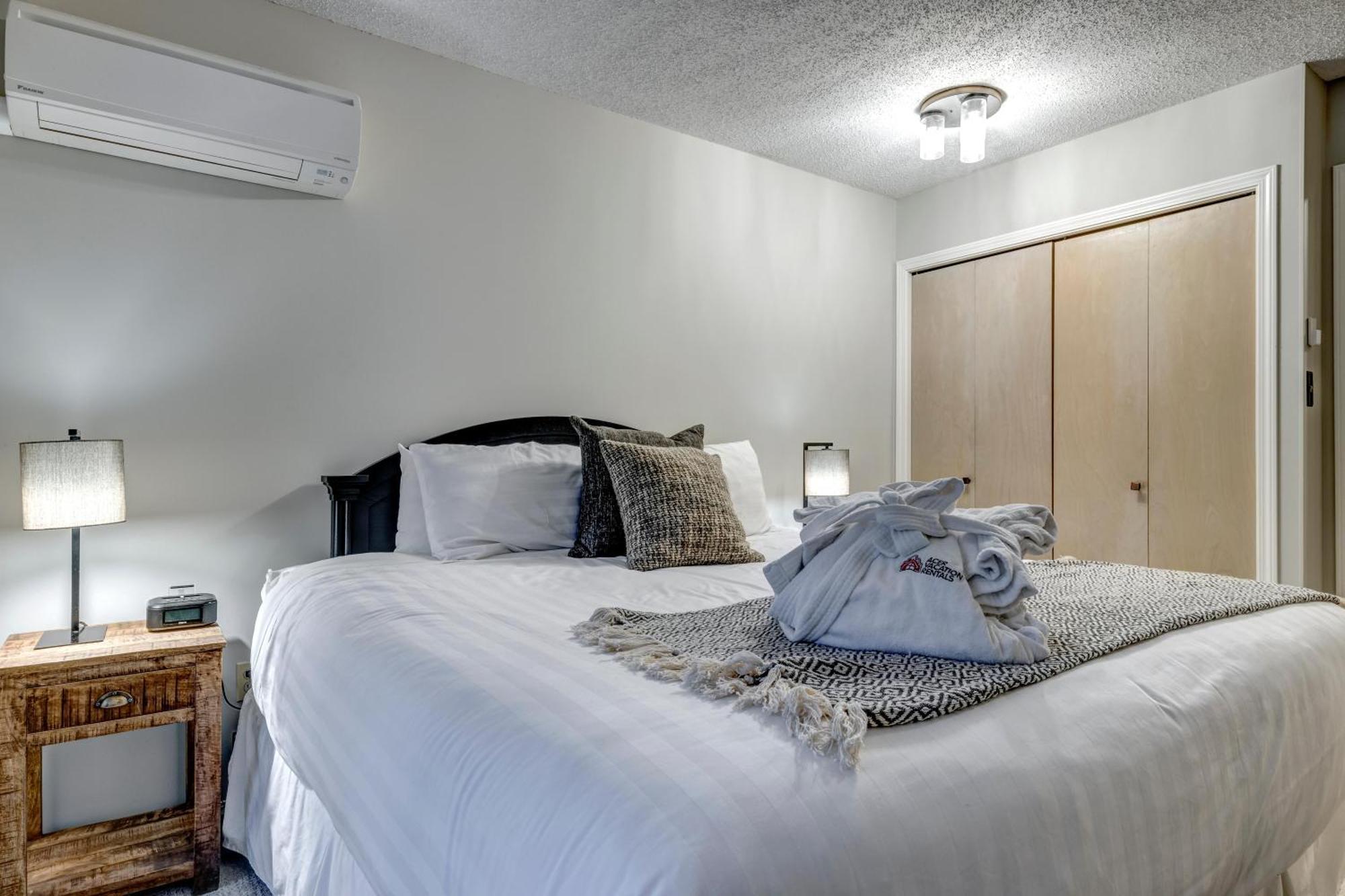 Greystone Lodge 412 Renovated 휘슬러 외부 사진