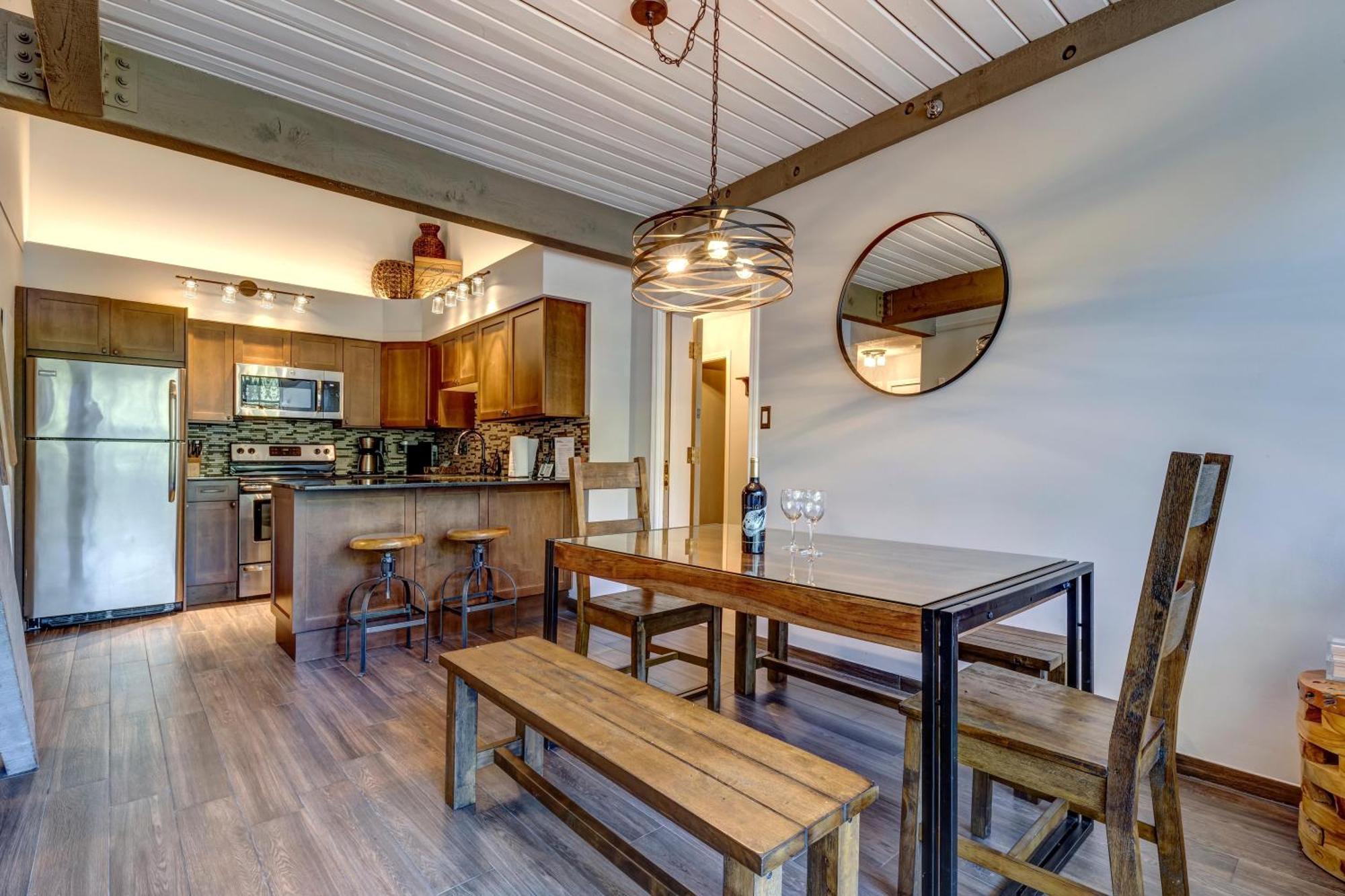 Greystone Lodge 412 Renovated 휘슬러 외부 사진