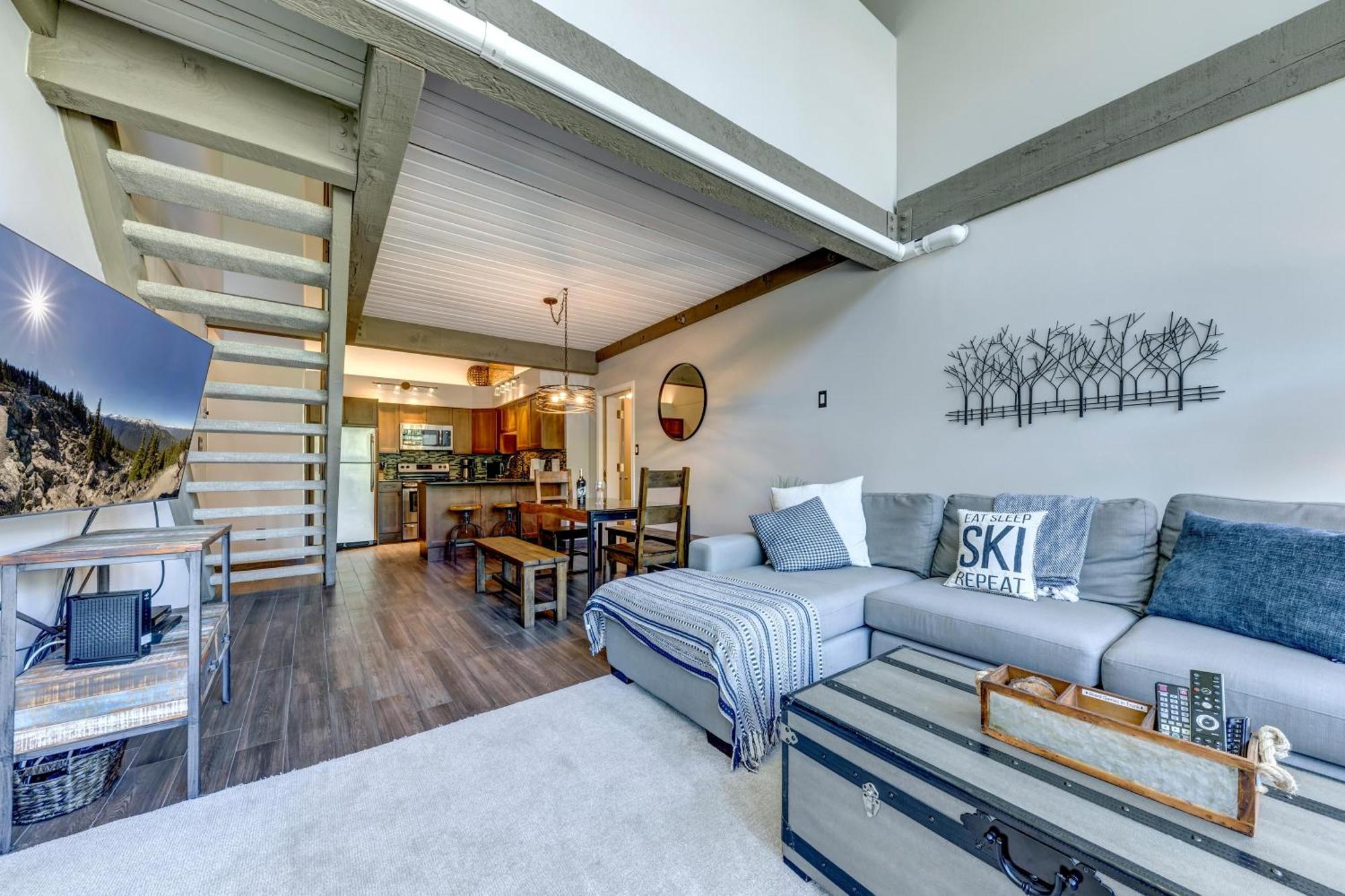Greystone Lodge 412 Renovated 휘슬러 외부 사진