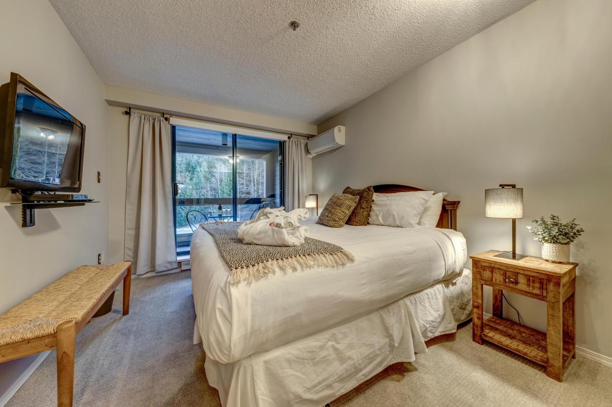 Greystone Lodge 412 Renovated 휘슬러 외부 사진