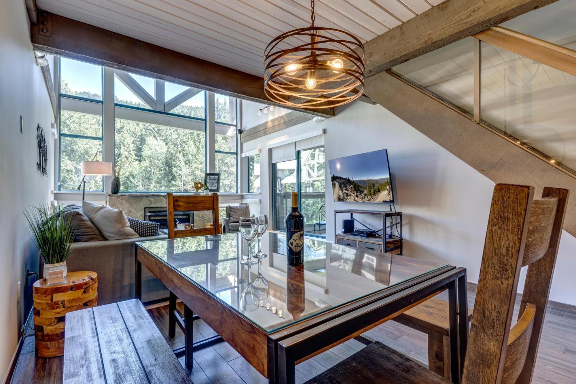 Greystone Lodge 412 Renovated 휘슬러 외부 사진