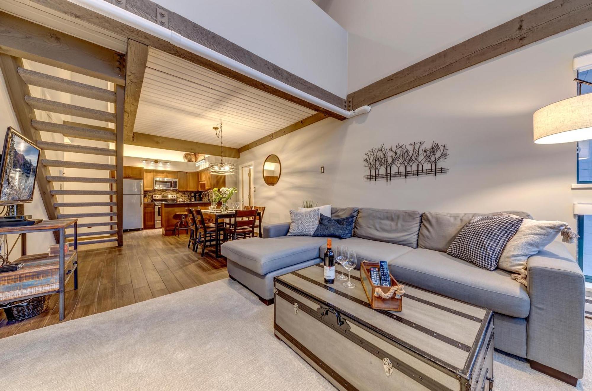 Greystone Lodge 412 Renovated 휘슬러 외부 사진