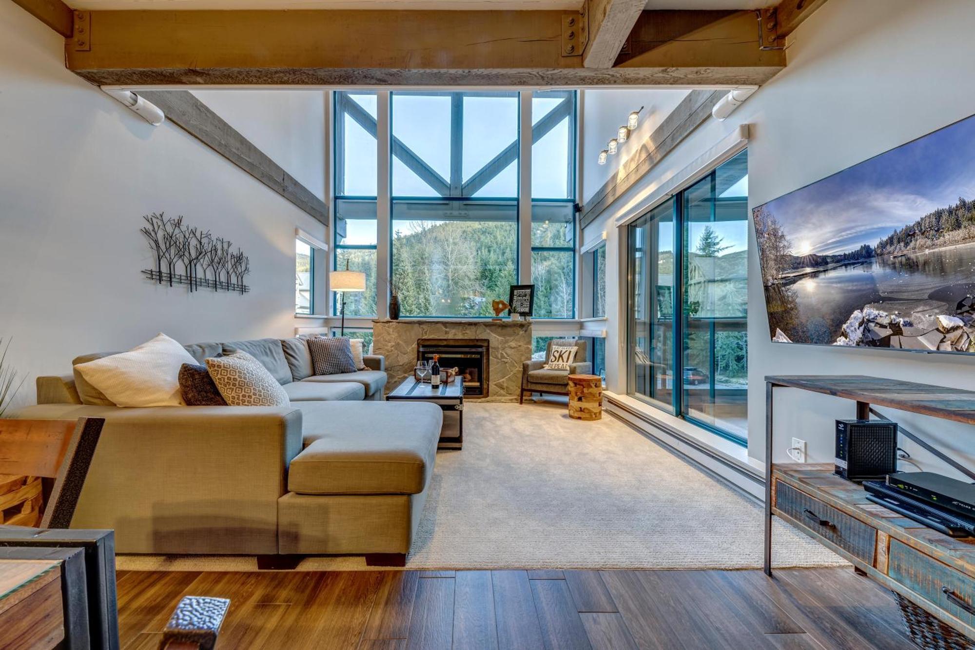 Greystone Lodge 412 Renovated 휘슬러 외부 사진