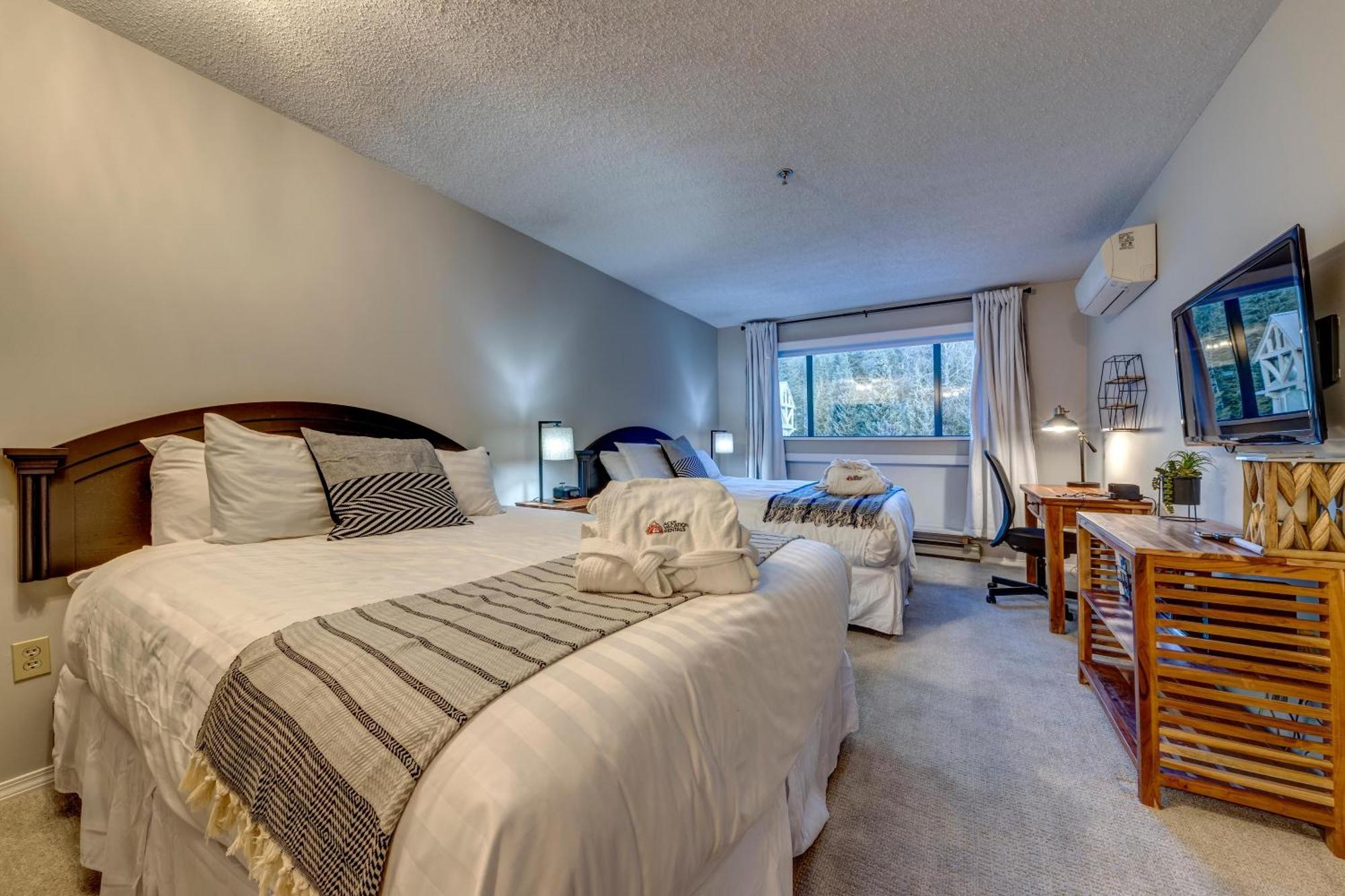 Greystone Lodge 412 Renovated 휘슬러 외부 사진
