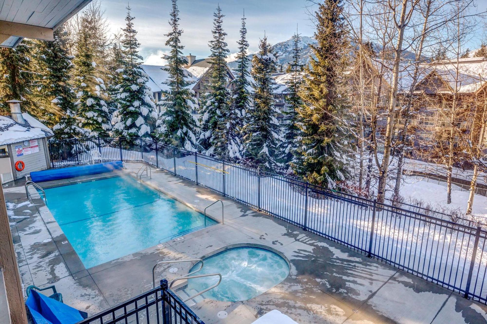 Greystone Lodge 412 Renovated 휘슬러 외부 사진
